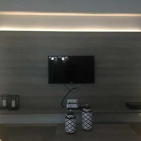 דירה Grey Filoxenia *